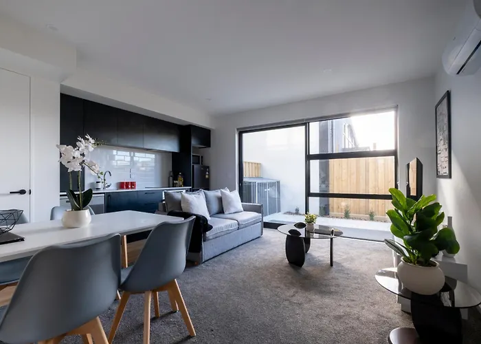 Luxury 2 Bed Townhome In Cbd