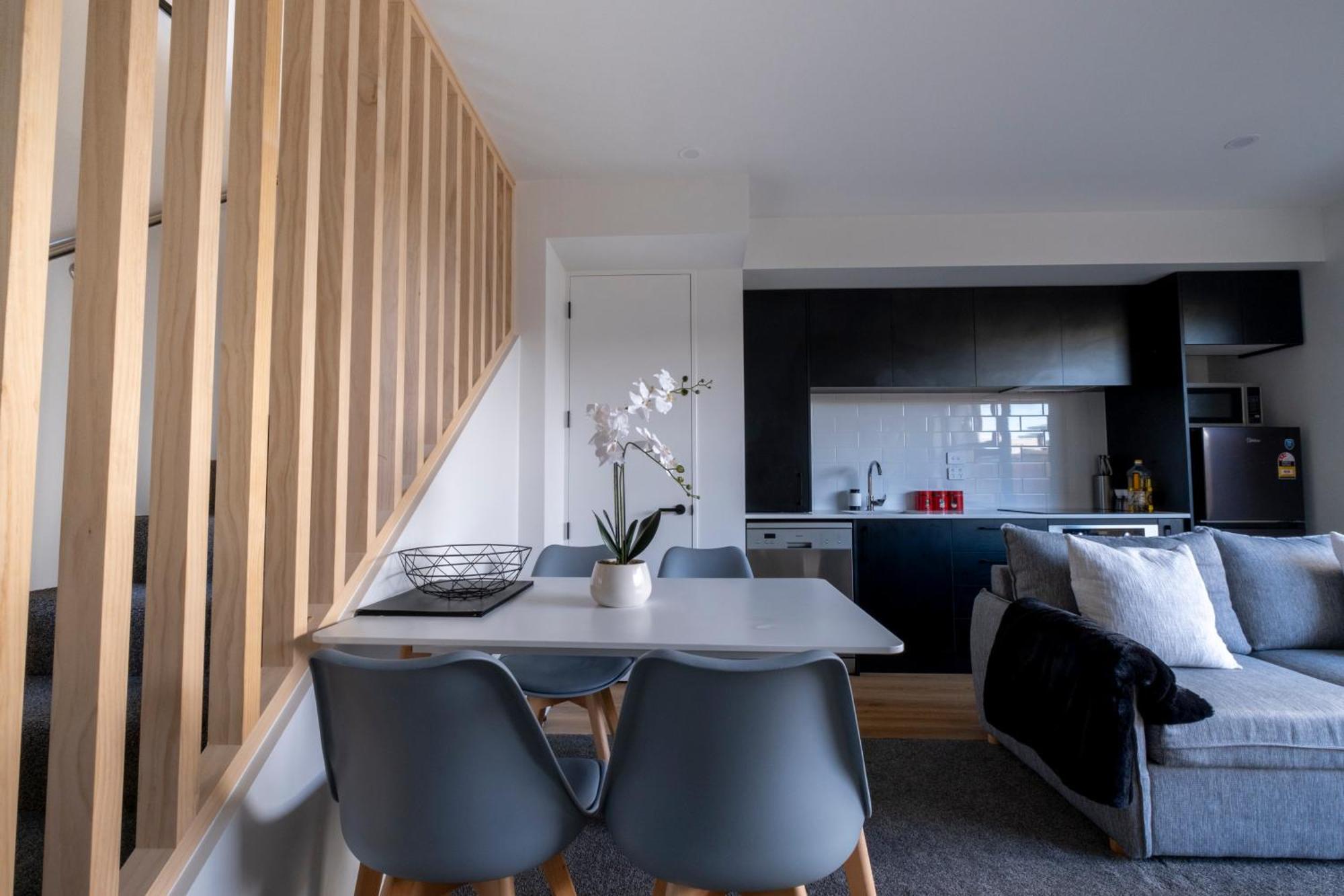 Luxury 2 Bed Townhome In Cbd