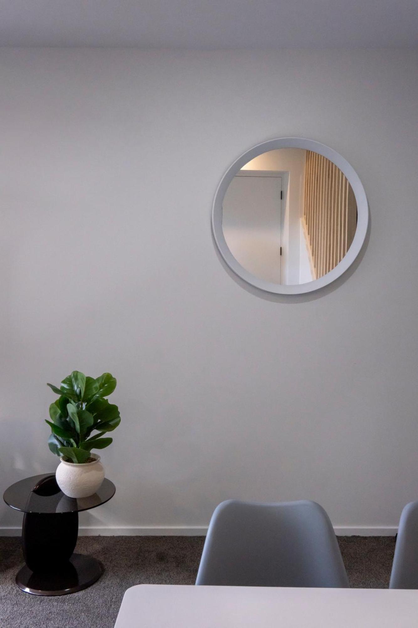 Luxury 2 Bed Townhome In Cbd Apartment *