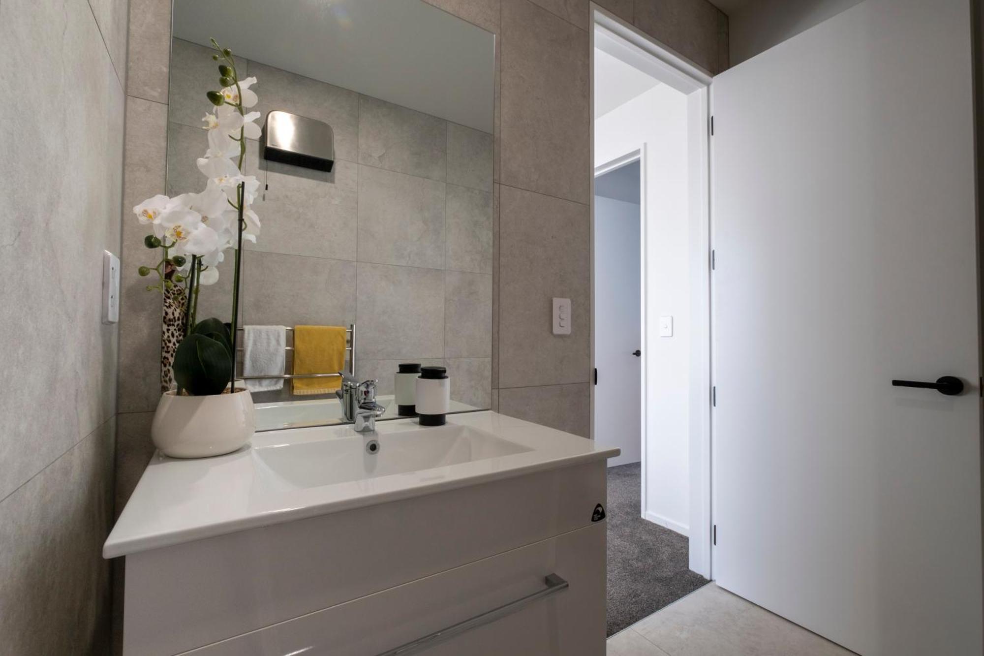 Luxury 2 Bed Townhome In Cbd Apartment