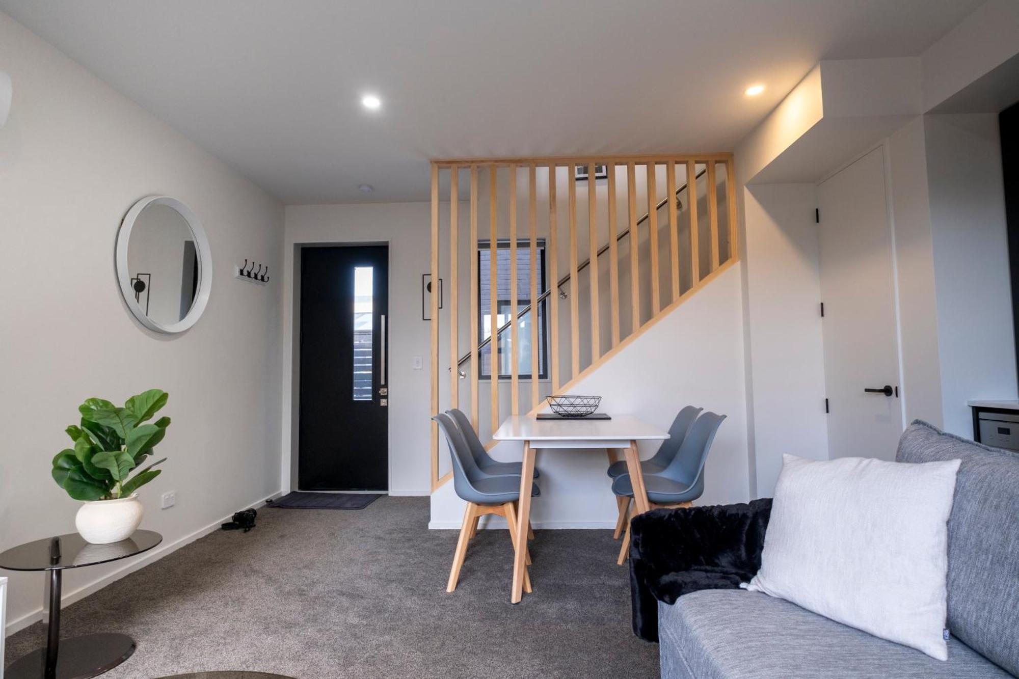 Luxury 2 Bed Townhome In Cbd * Christchurch