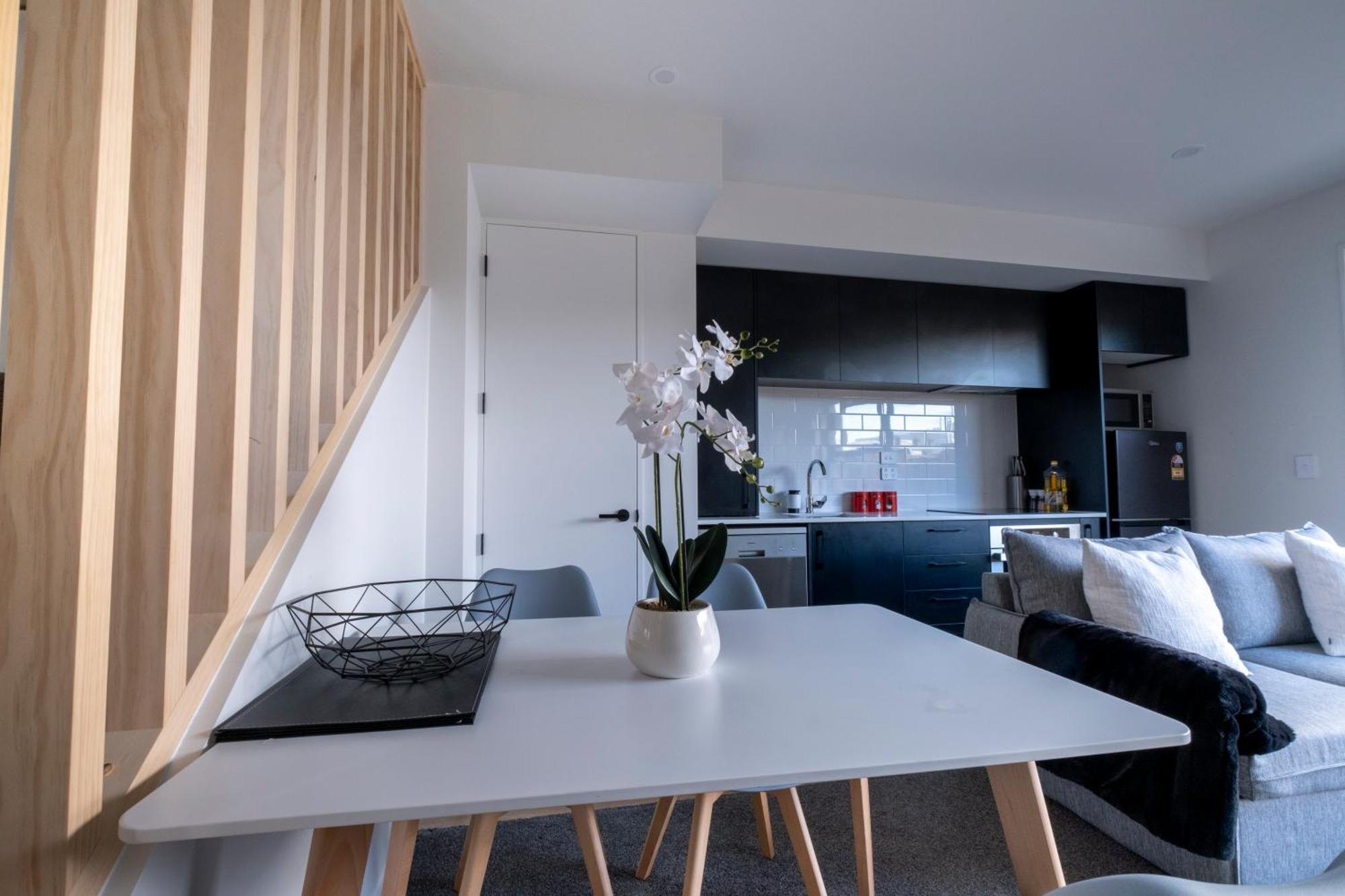 Luxury 2 Bed Townhome In Cbd
