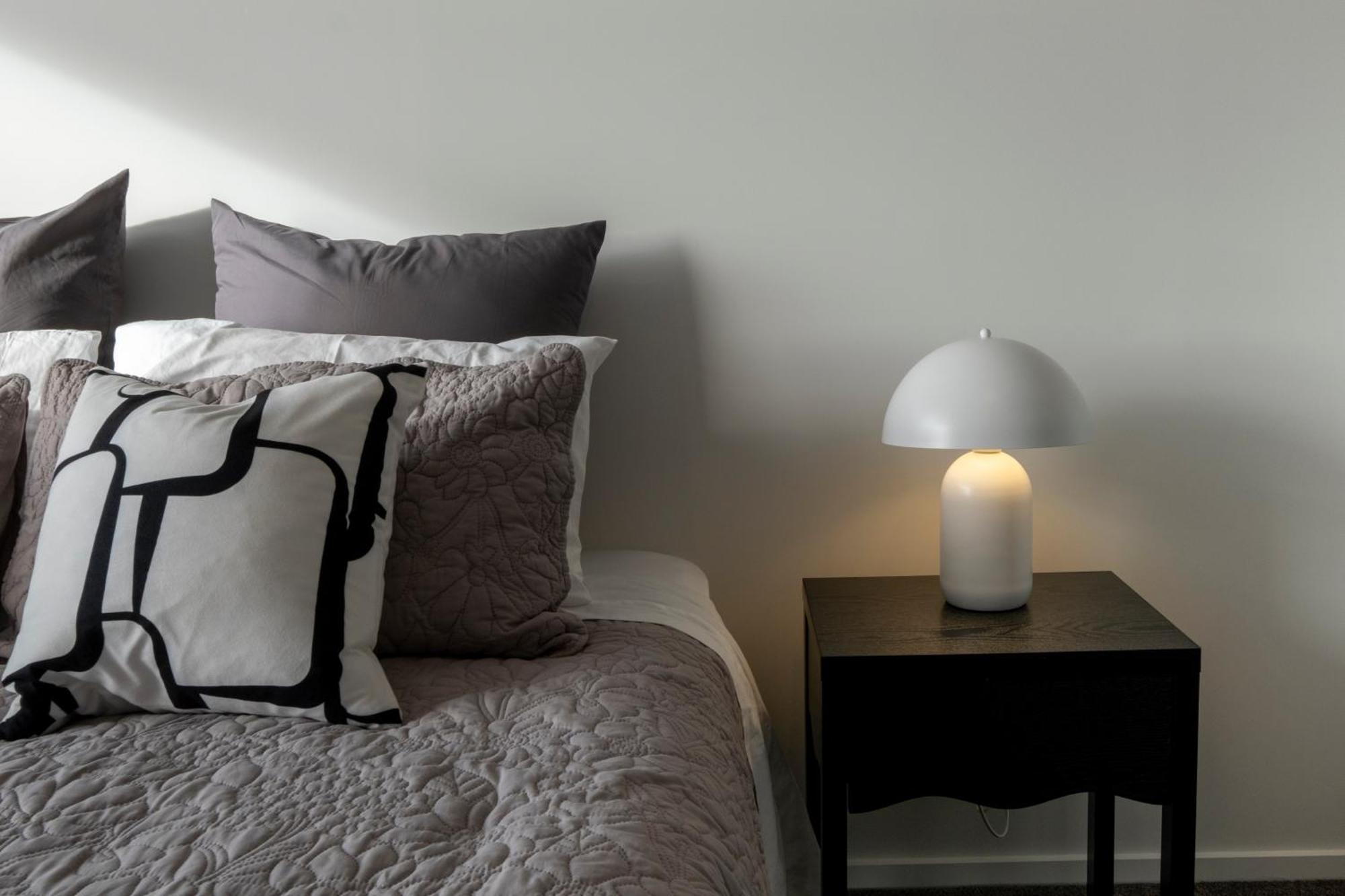 Luxury 2 Bed Townhome In Cbd Apartment