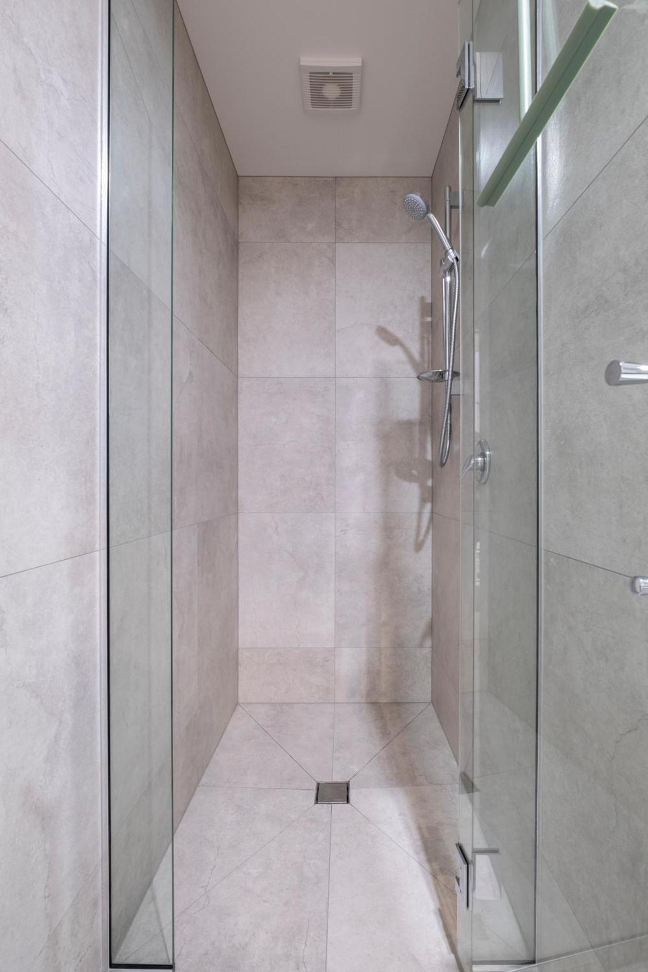 Luxury 2 Bed Townhome In Cbd *