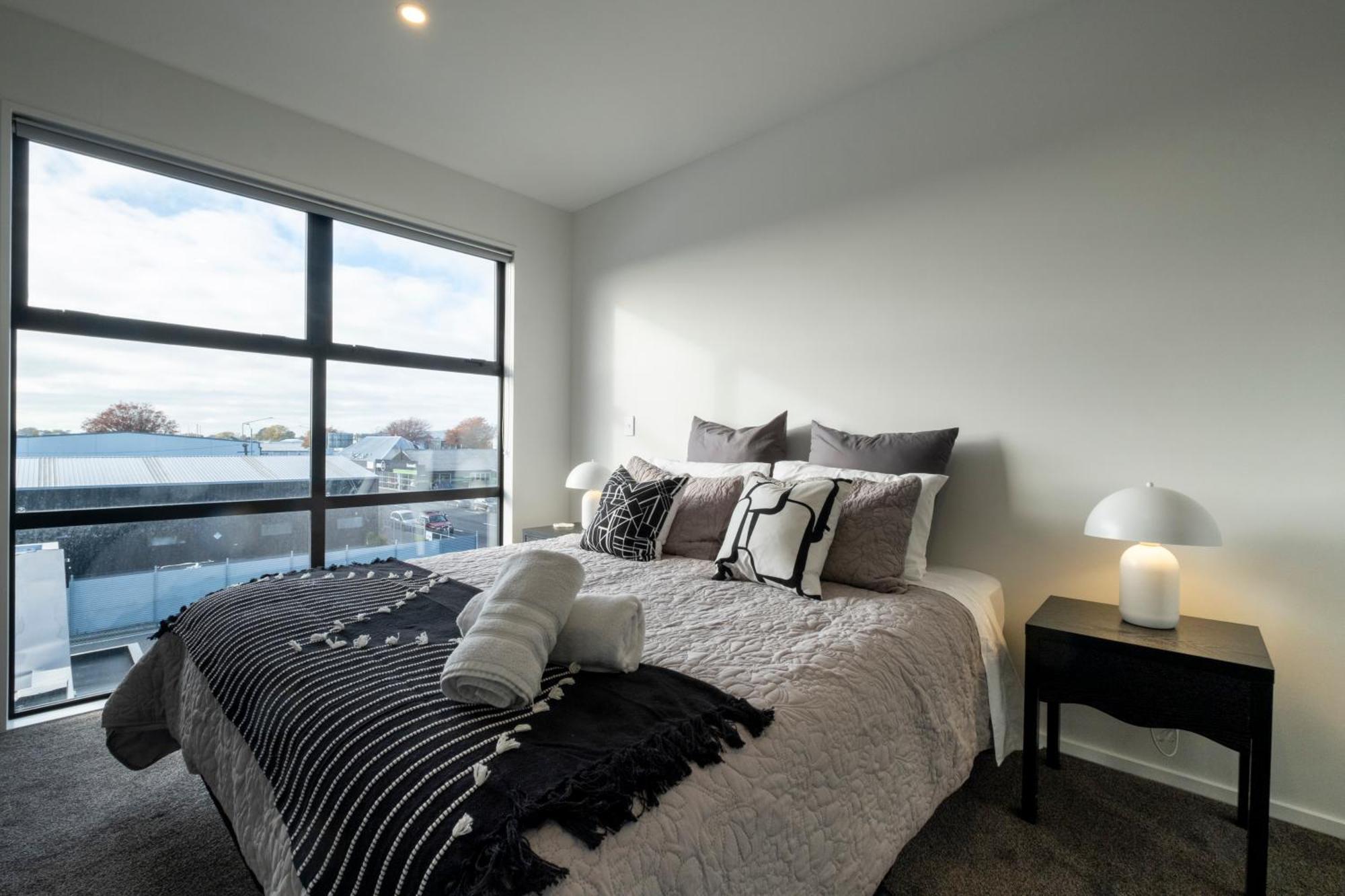 Luxury 2 Bed Townhome In Cbd