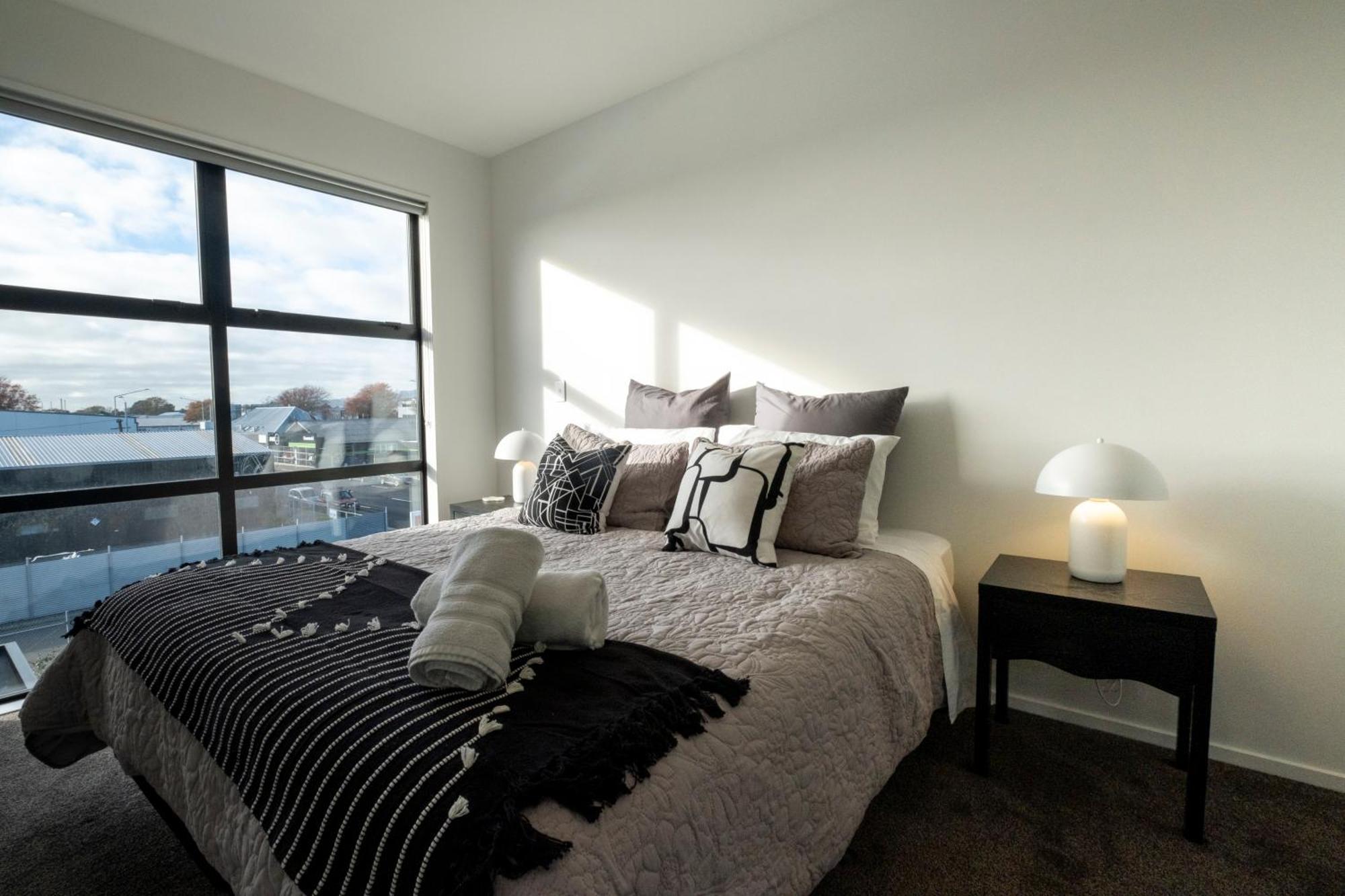 Luxury 2 Bed Townhome In Cbd Christchurch