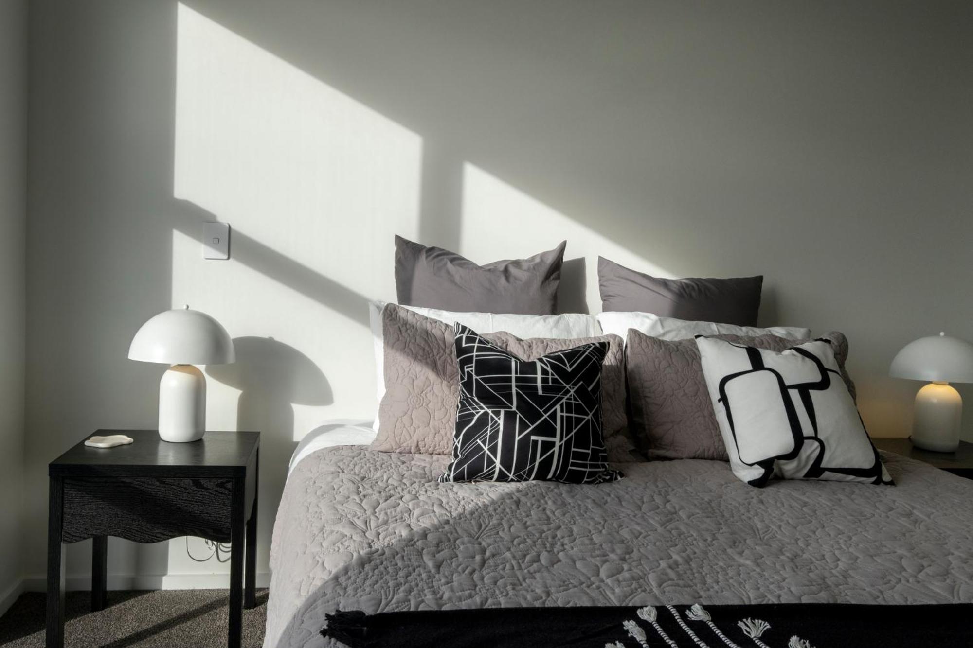 Luxury 2 Bed Townhome In Cbd * Christchurch