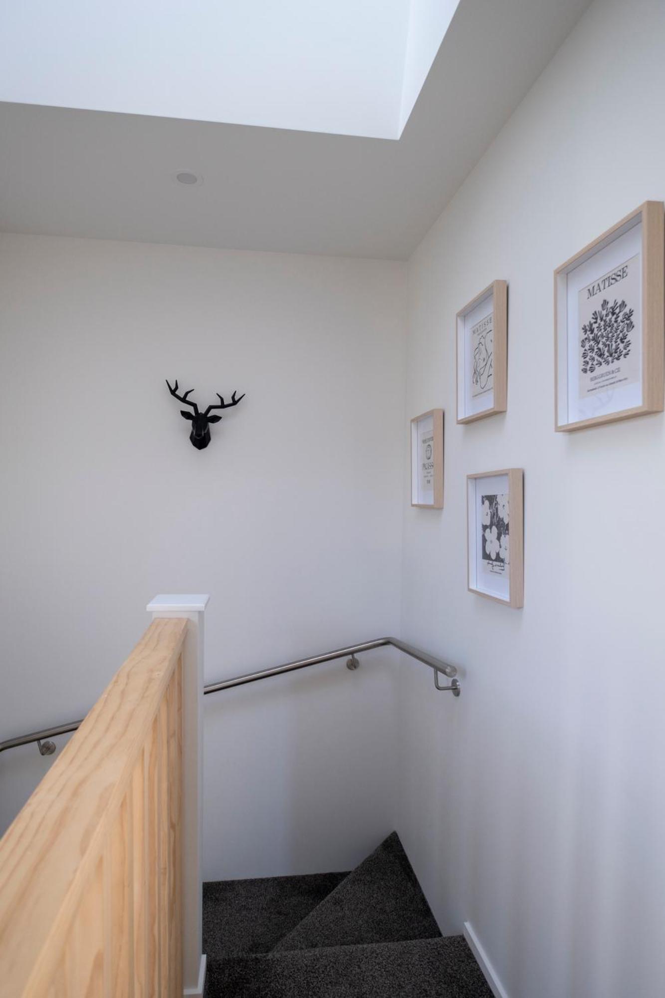 Luxury 2 Bed Townhome In Cbd Apartment