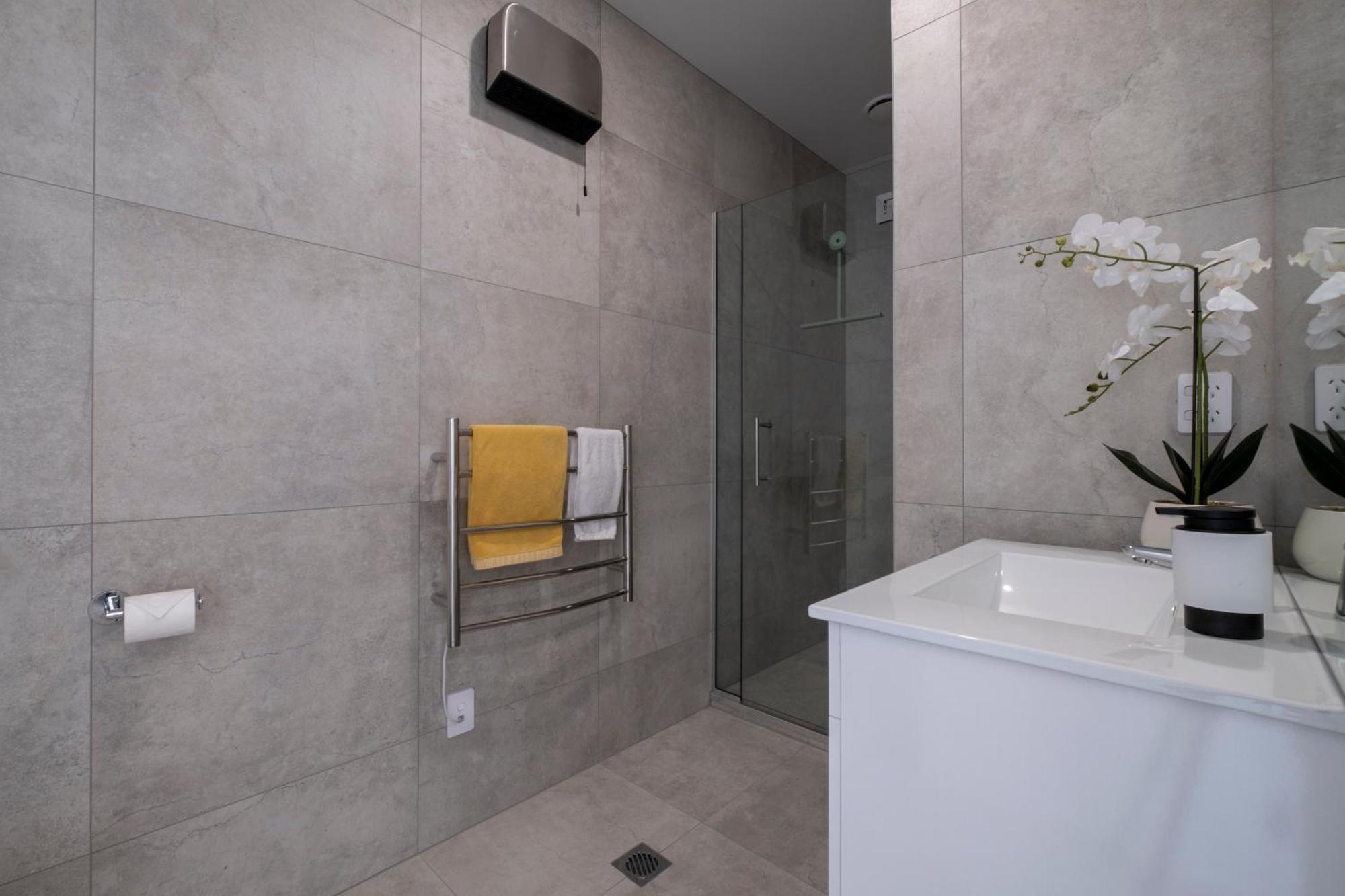 Luxury 2 Bed Townhome In Cbd *
