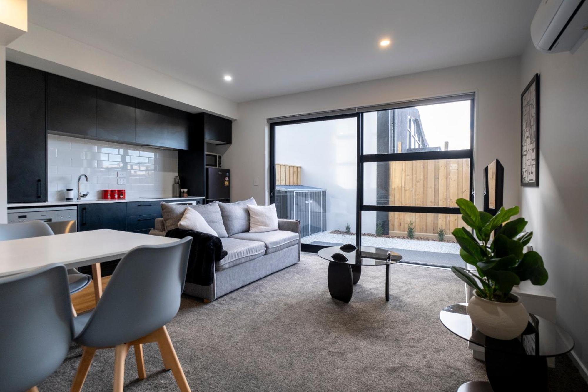 Luxury 2 Bed Townhome In Cbd