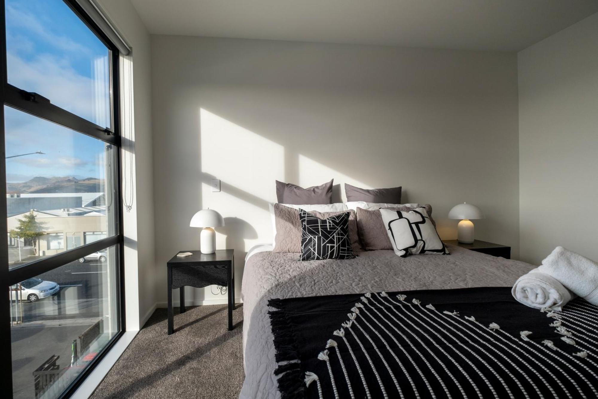 Luxury 2 Bed Townhome In Cbd *