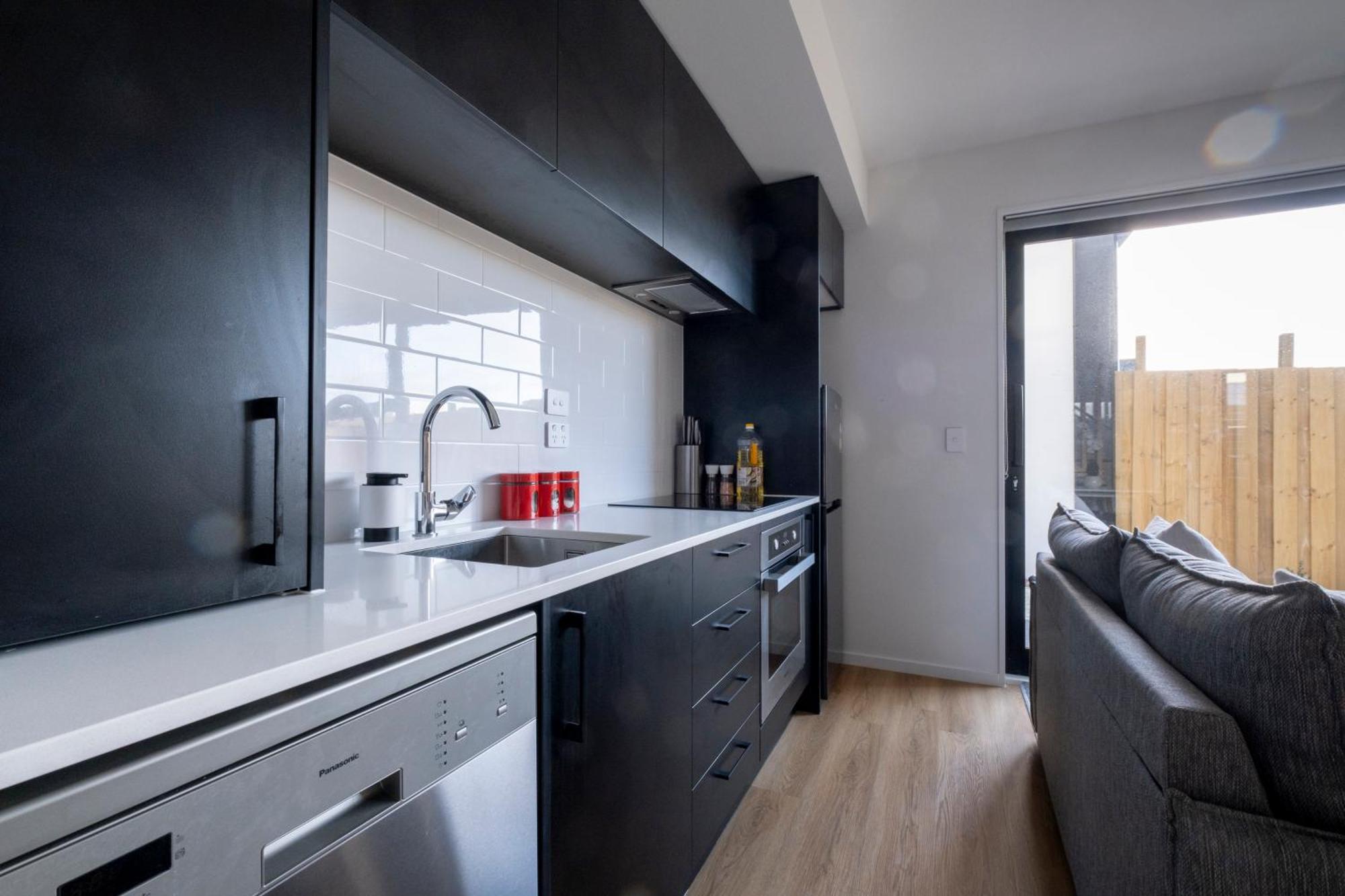 Luxury 2 Bed Townhome In Cbd