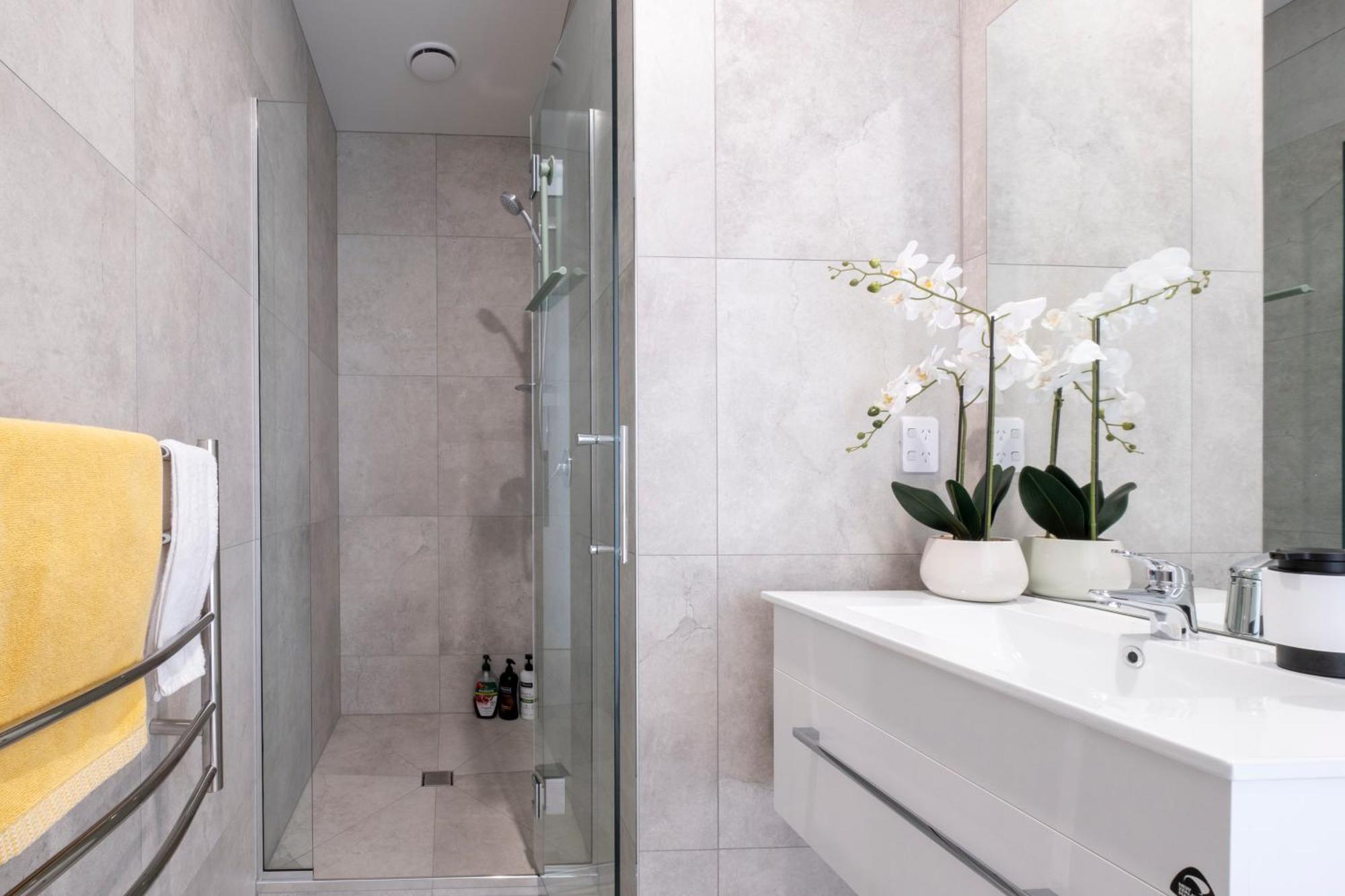 Luxury 2 Bed Townhome In Cbd Apartment