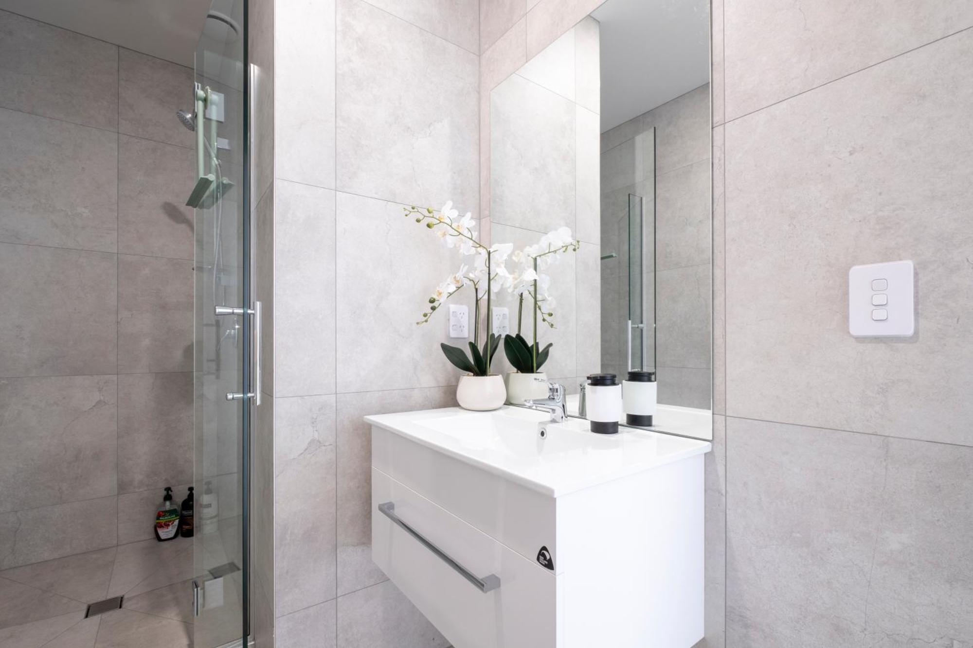 Luxury 2 Bed Townhome In Cbd Apartment *