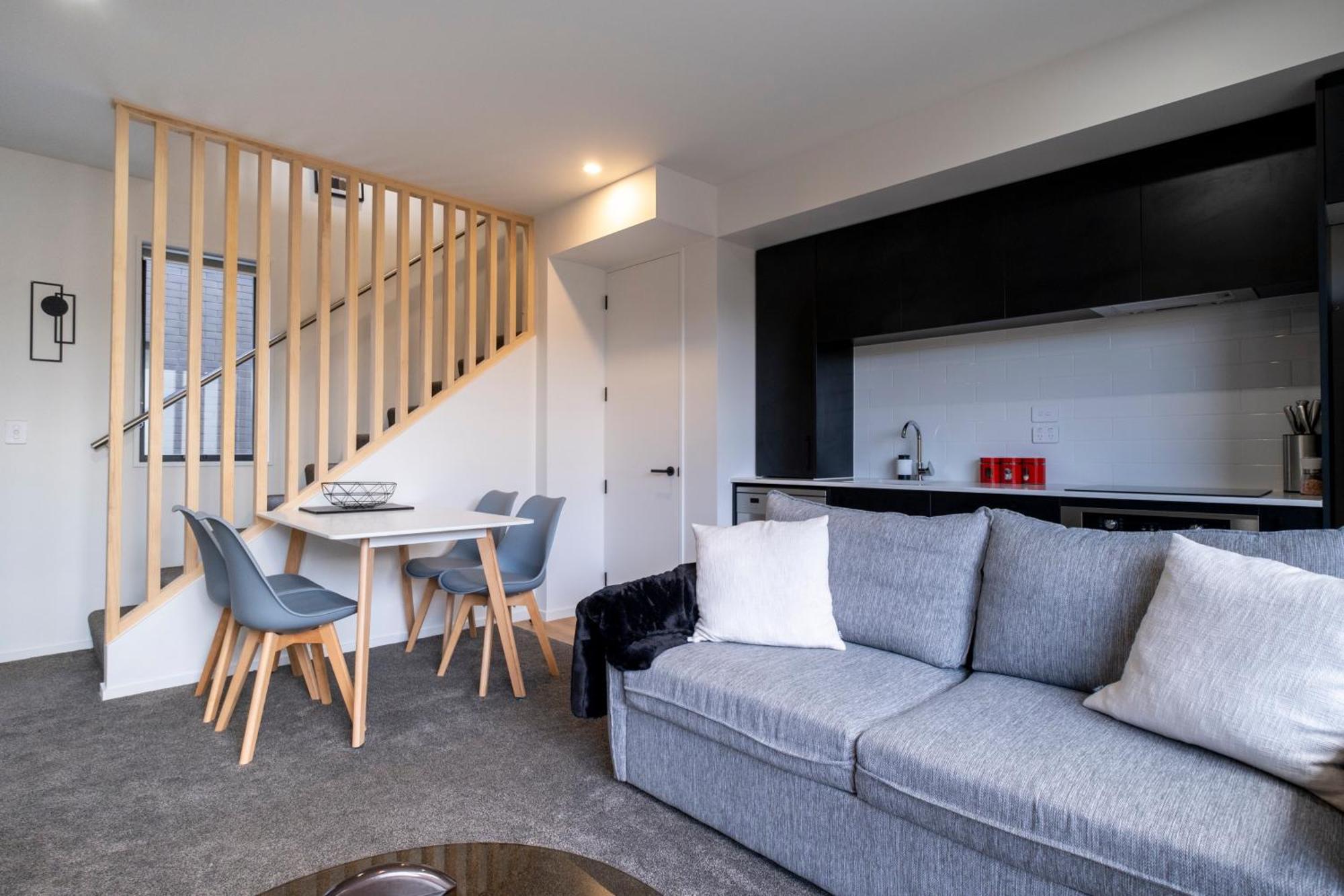 Luxury 2 Bed Townhome In Cbd *