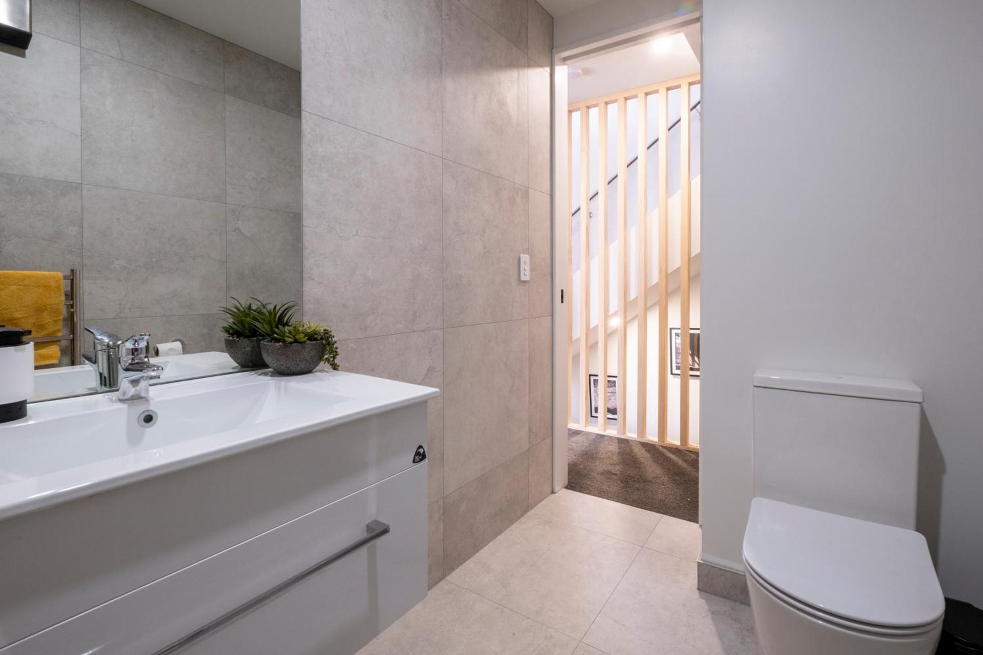 Luxury 2 Bed Townhome In Cbd *
