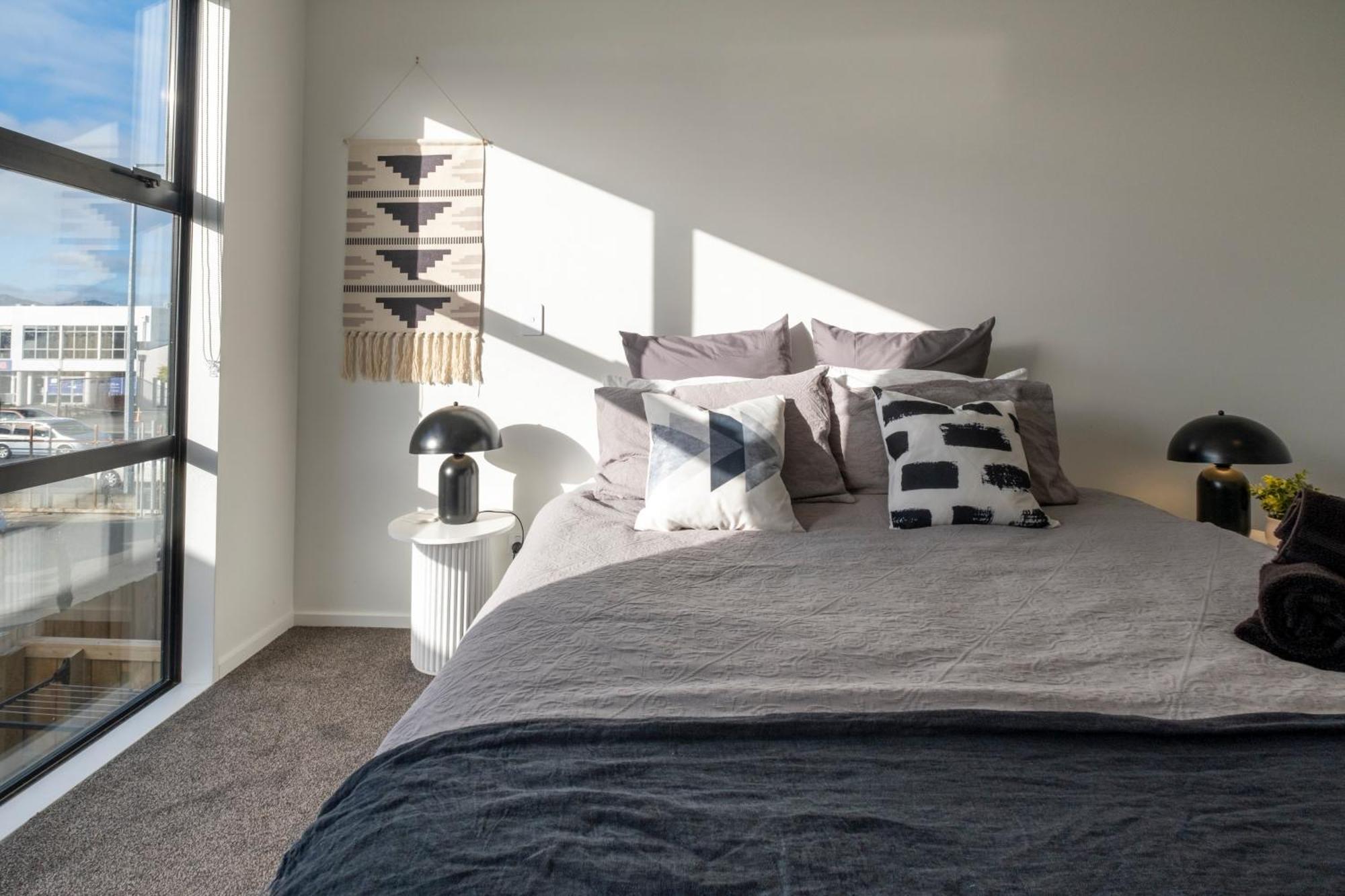 Luxury 2 Bed Townhome In Cbd
